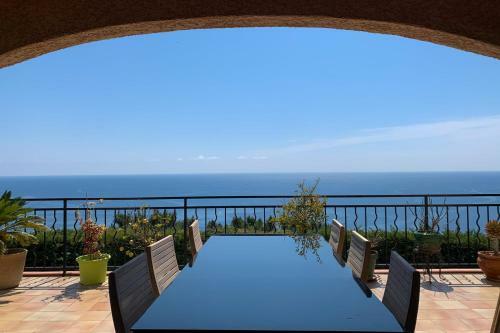 Beautiful Villa With Sea View And Pool