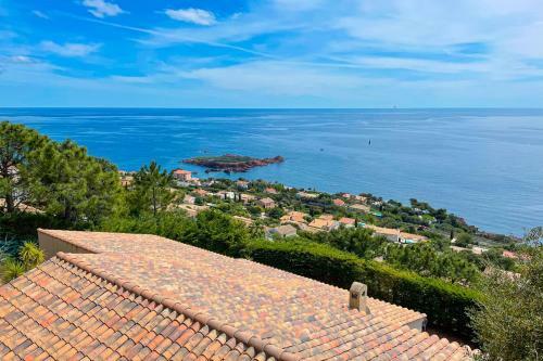 Beautiful Villa With Sea View And Pool