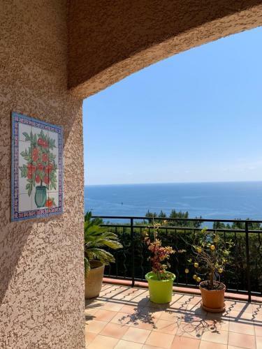 Beautiful Villa With Sea View And Pool