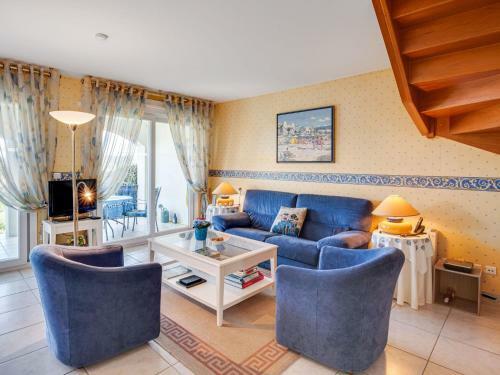 Modern Holiday Home In Saint-raphael With Private Pool
