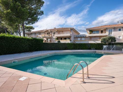Modern Holiday Home In Saint-raphael With Private Pool