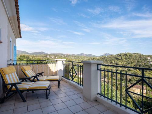 Modern Holiday Home In Saint-raphael With Private Pool