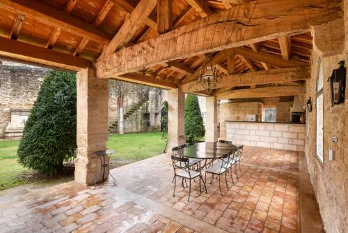 Saint-siffret Chateau Sleeps 12 With Pool