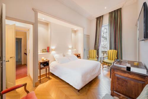 Saint-siffret Chateau Sleeps 12 With Pool