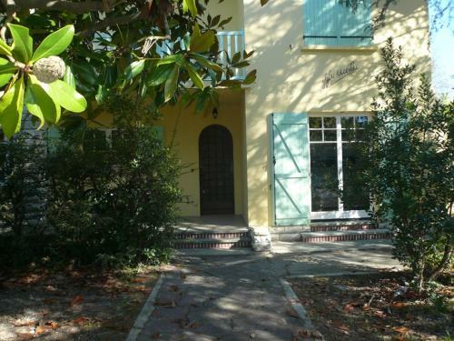 Apartment With Garden