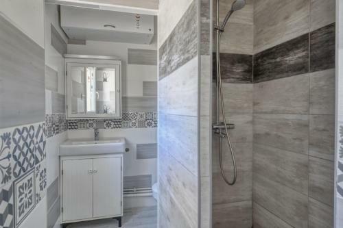 Charming Apartment Close To The Sea