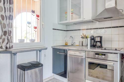 Charming Apartment Close To The Sea