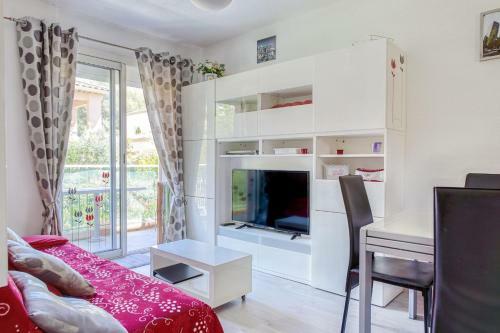 Charming Apartment Close To The Sea