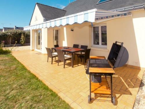 Holiday Home Les Embruns - Rhu100