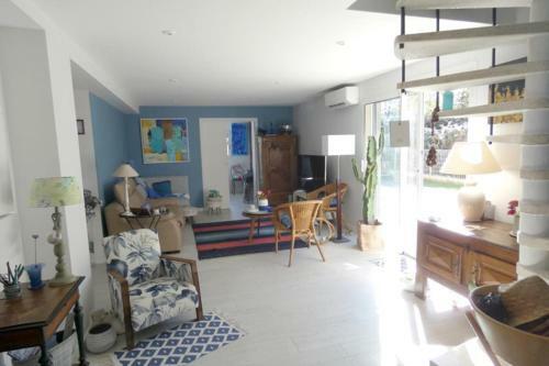 Villa With Swimming Pool Six-fours