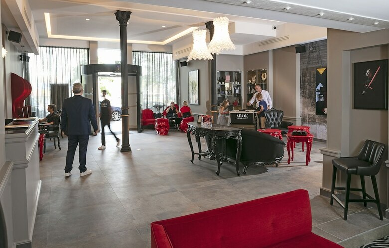 Hotel Arok
