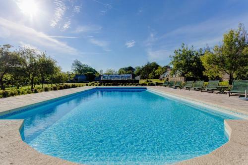 Tamerville Chateau Sleeps 15 Pool Wifi