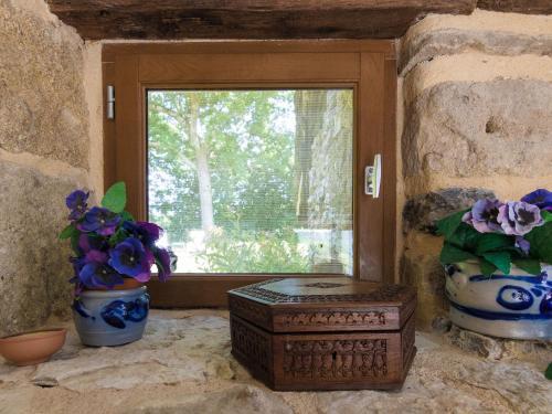 Luxurious Cottage In Thenon With Private Pool