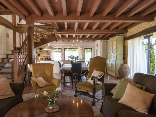 Beautiful Holiday Home In Thenon With Swimming Pool