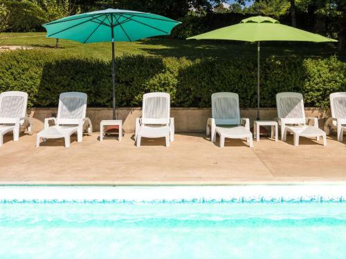 Beautiful Holiday Home In Thenon With Swimming Pool