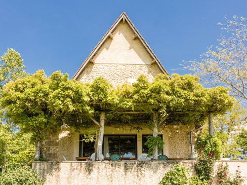 Beautiful Holiday Home In Thenon With Swimming Pool
