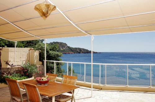 Villa With Private Beach - Villa Lou Cade