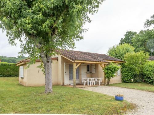 Lovely Holiday Home In Thonac With Swimming Pool