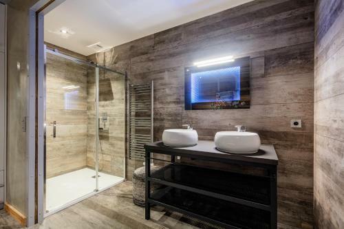 Chalet Carte Blanche Tango Charlie