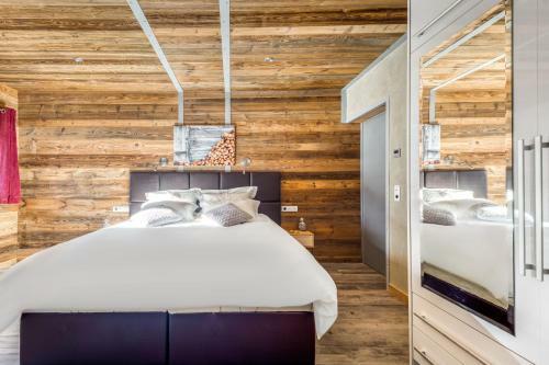 Chalet Carte Blanche Tango Charlie