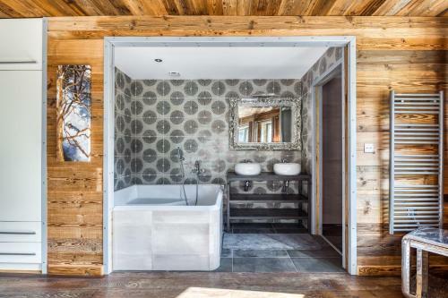 Chalet Carte Blanche Tango Charlie