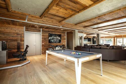 Chalet Carte Blanche Tango Charlie