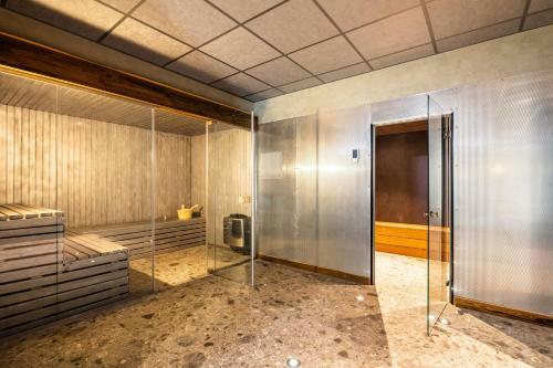 Chalet Carte Blanche Tango Charlie