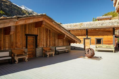 Chalet Carte Blanche Tango Charlie