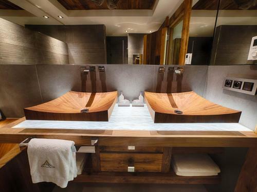Luxurious Penthouse In Tignes With Jacuzzi