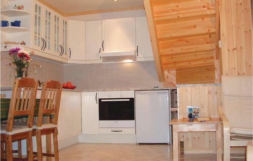 Holiday Home Hatlestrand Hatlestrandsvegen III