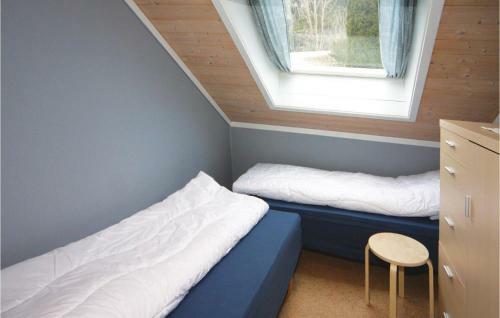Holiday Home Hatlestrand Hatlestrandsvegen V