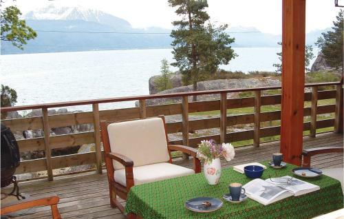 Holiday Home Hatlestrand Hatlestrandsvegen II