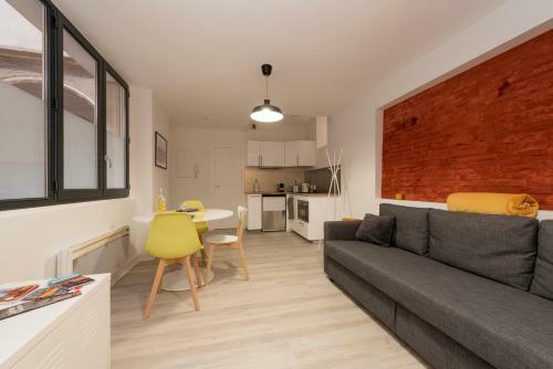 Apt Lombard Daurade Capitole