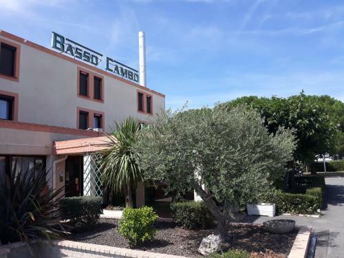 Metrhotel Basso Cambo