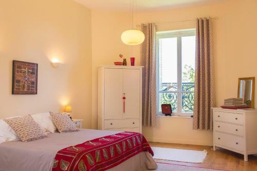 Vacqueyras Chateau Sleeps 12 Pool Wifi