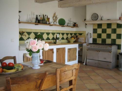 Luxurious Mansion With Swimming Pool In Vaison-la-romaine