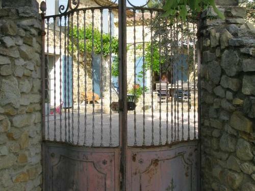 Luxurious Mansion With Swimming Pool In Vaison-la-romaine