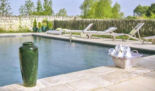 Varennes-sur-loire Villa Sleeps 6 Pool Wifi