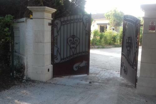 Apartamento Provencal House With Pool