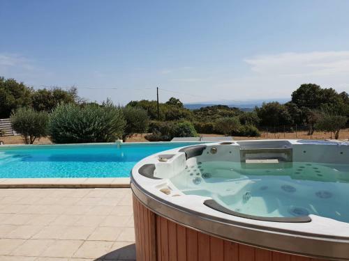 Villa With Private Heated Pool, Jacuzzi And Stunning Views, Near Minerve