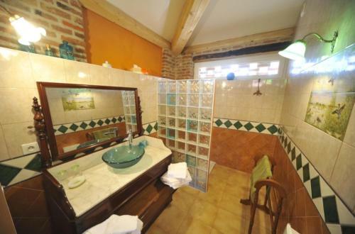 Hostal Room In Bb - Large Typical Room At Domaine de La Bellire