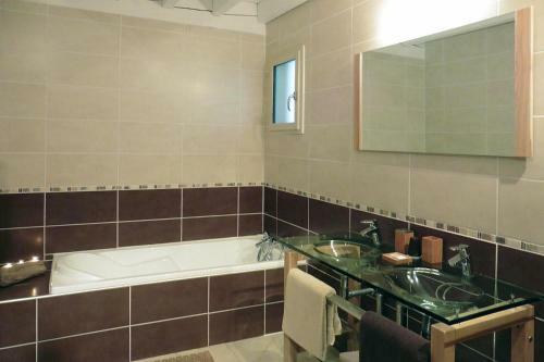 Holiday Home St- Martin-aux-buneaux - Nmd01093-f