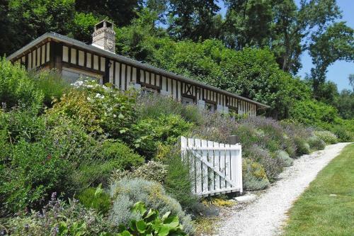 Holiday Home St- Martin-aux-buneaux - Nmd01093-f