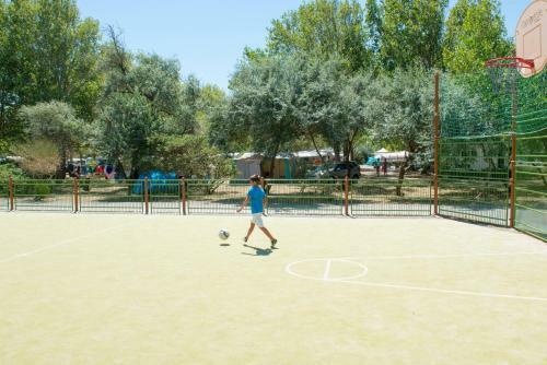 Camping La C�te Des Roses *** - Maeva