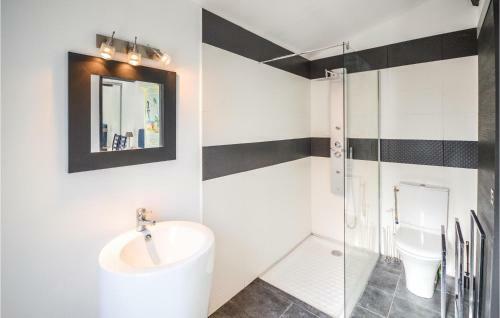 Five-bedroom Holiday Home In Valbonne