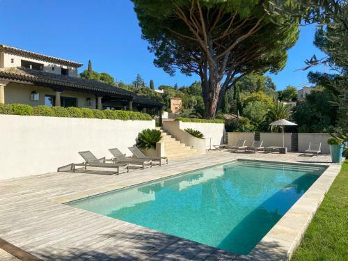 Les Issambres Villa Sleeps 12 With Pool And Air Con