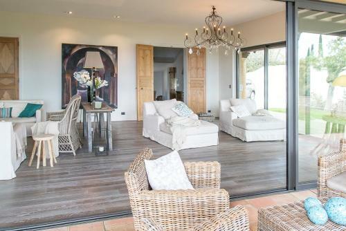 Les Issambres Villa Sleeps 12 With Pool And Air Con