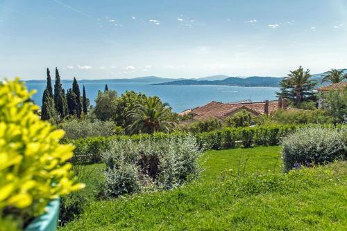 Les Issambres Villa Sleeps 12 With Pool And Air Con