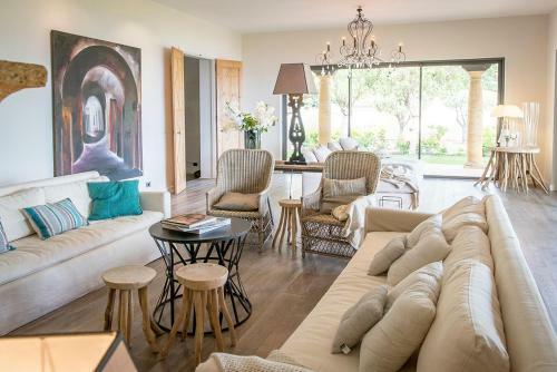 Les Issambres Villa Sleeps 12 With Pool And Air Con