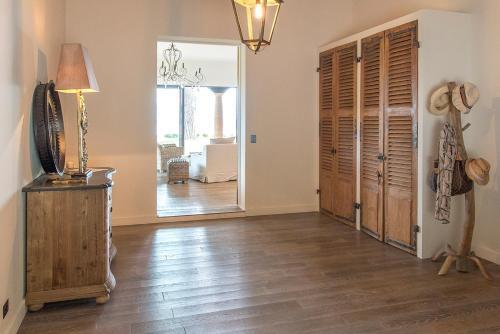 Les Issambres Villa Sleeps 12 With Pool And Air Con